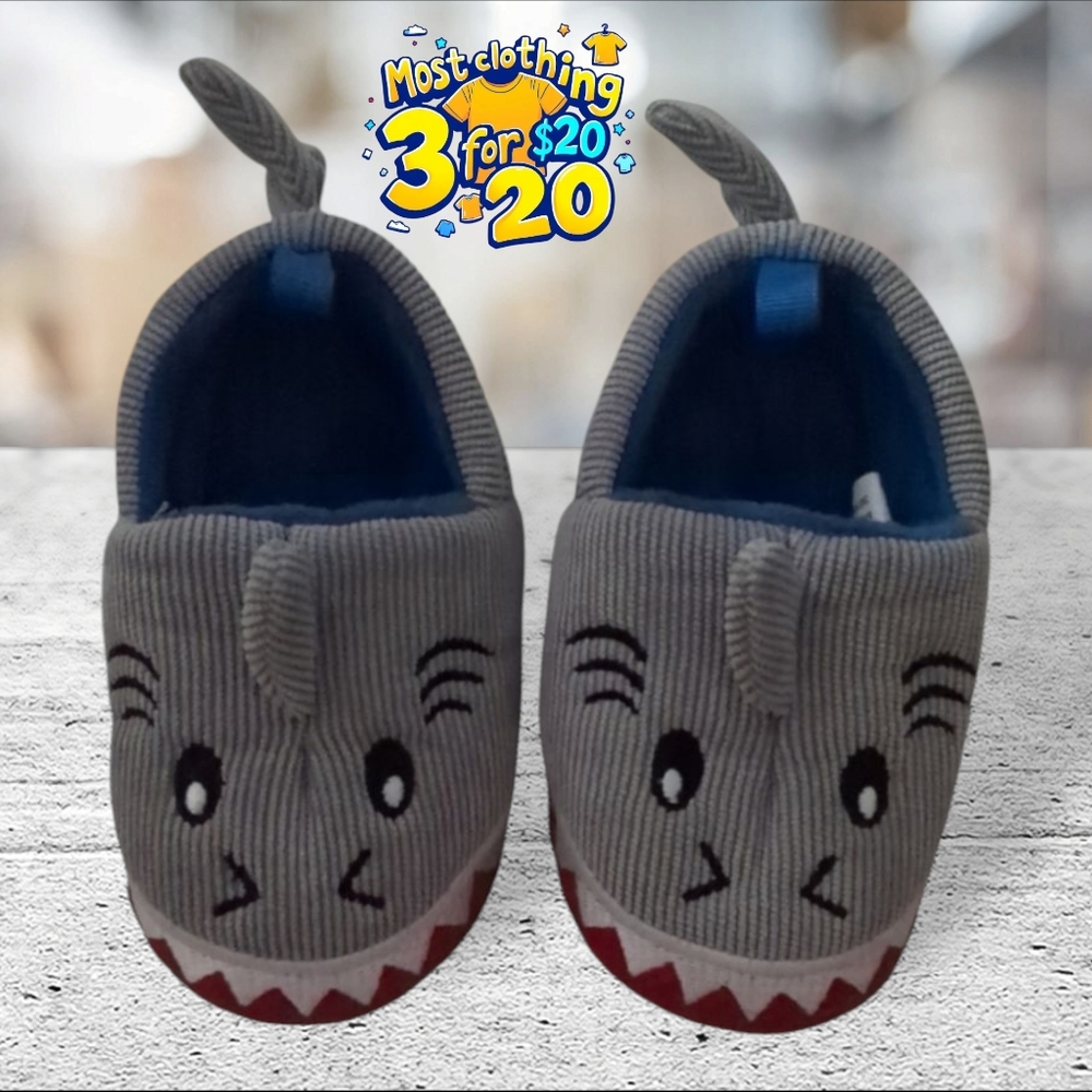 Wonder nation NWOT shark house shoes size 5 toddler/baby